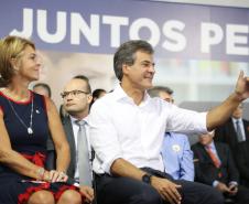 Secretária da Família e Desenvolvimento Social, Fernanda Richa, e o governador Beto Richa, participam do lançamento oficial do Programa Escola Conectada - Foto: Rogério Machado/SECS