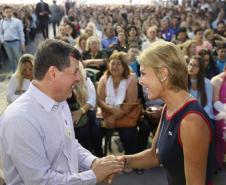 Secretária da Família e Desenvolvimento Social, Fernanda Richa, e o governador Beto Richa, participam do lançamento oficial do Programa Escola Conectada - Foto: Rogério Machado/SECS