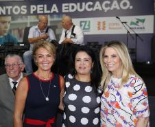 Secretária da Família e Desenvolvimento Social, Fernanda Richa, e o governador Beto Richa, participam do lançamento oficial do Programa Escola Conectada - Foto: Rogério Machado/SECS