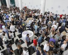 Governador Beto Richa durante lançamento do programa Escola Conectada, para ampliar o uso de recursos tecnológicos nos colégios da rede pública estadual, e assinatura de convênios com Apaes para destinar recursos para melhoria na infraestrutura das instituições.Curitiba, 28/02/2018.Foto: Arnaldo Alves/ANPr