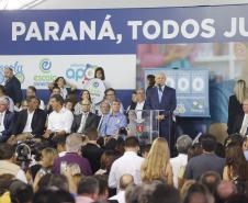 Governador Beto Richa durante lançamento do programa Escola Conectada, para ampliar o uso de recursos tecnológicos nos colégios da rede pública estadual, e assinatura de convênios com Apaes para destinar recursos para melhoria na infraestrutura das instituições.Curitiba, 28/02/2018.Foto: Arnaldo Alves/ANPr