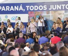 Governador Beto Richa durante lançamento do programa Escola Conectada, para ampliar o uso de recursos tecnológicos nos colégios da rede pública estadual, e assinatura de convênios com Apaes para destinar recursos para melhoria na infraestrutura das instituições.Curitiba, 28/02/2018.Foto: Arnaldo Alves/ANPr