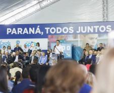 Governador Beto Richa durante lançamento do programa Escola Conectada, para ampliar o uso de recursos tecnológicos nos colégios da rede pública estadual, e assinatura de convênios com Apaes para destinar recursos para melhoria na infraestrutura das instituições.Curitiba, 28/02/2018.Foto: Arnaldo Alves/ANPr