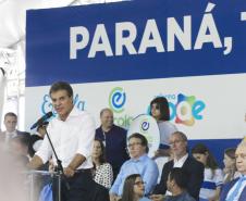 Governador Beto Richa durante lançamento do programa Escola Conectada, para ampliar o uso de recursos tecnológicos nos colégios da rede pública estadual, e assinatura de convênios com Apaes para destinar recursos para melhoria na infraestrutura das instituições.Curitiba, 28/02/2018.Foto: Arnaldo Alves/ANPr