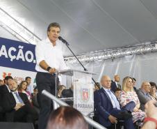 Governador Beto Richa durante lançamento do programa Escola Conectada, para ampliar o uso de recursos tecnológicos nos colégios da rede pública estadual, e assinatura de convênios com Apaes para destinar recursos para melhoria na infraestrutura das instituições.Curitiba, 28/02/2018.Foto: Arnaldo Alves/ANPr