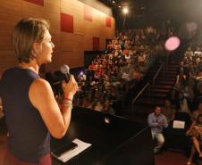 Secretária da Família e Desenvolvimento Social, Fernanda Richa, participa da abertura do Mês Estadual da Mulher - Foto: Rogério Machado/SECS