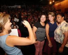 Secretária da Família e Desenvolvimento Social, Fernanda Richa, participa da abertura do Mês Estadual da Mulher - Foto: Rogério Machado/SECS