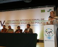 A governadora Cida Borghetti participou nesta sexta-feira (9), em Foz do Iguaçu, do encerramento do IV Encontro Internacional de Diretores de Educação Policial, promovido pela Academia Policial Militar do Guatupê e a Rede de Internacionalização de Educação Policial (Rinep). O evento reuniu diretores, chefes e comandantes de diversas instituições para discutir a internacionalização da formação militar.  -  Foz do Iguaçu, 09/11/2018  -  Foto: Orlando Kissner/ANPr