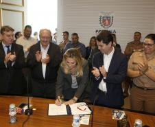 Governadora Cida Borghetti durante assinatura nesta segunda-feira(12) de decretos de criação de unidades de Corpo de Bombeiros e da Polícia Militar no interior do Estado. - Curitiba/Pr, 12.11.2018 - Foto Jonas Oliveira