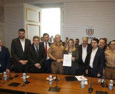 Governadora Cida Borghetti durante assinatura nesta segunda-feira(12) de decretos de criação de unidades de Corpo de Bombeiros e da Polícia Militar no interior do Estado. - Curitiba/Pr, 12.11.2018 - Foto Jonas Oliveira