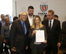 Governadora Cida Borghetti durante assinatura nesta segunda-feira(12) de decretos de criação de unidades de Corpo de Bombeiros e da Polícia Militar no interior do Estado. - Curitiba/Pr, 12.11.2018 - Foto Jonas Oliveira