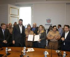 Governadora Cida Borghetti durante assinatura nesta segunda-feira(12) de decretos de criação de unidades de Corpo de Bombeiros e da Polícia Militar no interior do Estado. - Curitiba/Pr, 12.11.2018 - Foto Jonas Oliveira