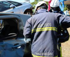 Cerca de 30 bombeiros de diversos estados brasileiros participaram do minicurso de salvamento veicular realizado nesta quinta-feira (22/11) durante o Seminário Nacional de Bombeiros - Senabom 2018, em Foz do Iguaçu. Promovido pelo Corpo de Bombeiros do Paraná, o evento reuniu cerca de 3 mil profissionais de terça até esta sexta-feira.  -  Foz do Iguaçu, 23/11/2018 - Foto: Soldado Amanda Morais