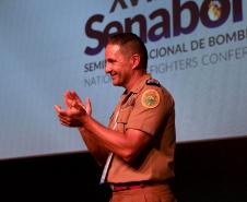 O contra-almirante da Marinha Real Tailandesa Apakorn Yukongkaew, responsável pelo resgate de 12 crianças que estavam presas em uma caverna no norte da Tailândia, em julho deste ano, participa do XVIII Seminário Nacional de Bombeiros (SENABOM), ministrou uma palestra para um auditório lotado por mais de três mil profissionais de segurança pública, entre policiais e bombeiros militares