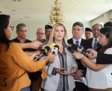 A governadora Cida Borghetti recebeu nesta segunda-feira (26) motoristas e representantes de aplicativos de transporte para discutir a segurança dos profissionais. No encontro, no Palácio Iguaçu, em Curitiba, ela ouviu as principais demandas da categoria.  -   Curitiba, 26 11 2018  -  Foto: Orlando Kissner/ANPr