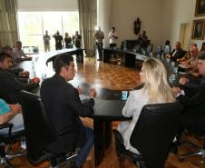 A governadora Cida Borghetti recebeu nesta segunda-feira (26) motoristas e representantes de aplicativos de transporte para discutir a segurança dos profissionais. No encontro, no Palácio Iguaçu, em Curitiba, ela ouviu as principais demandas da categoria.  -   Curitiba, 26 11 2018  -  Foto: Orlando Kissner/ANPr