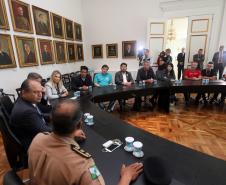 A governadora Cida Borghetti recebeu nesta segunda-feira (26) motoristas e representantes de aplicativos de transporte para discutir a segurança dos profissionais. No encontro, no Palácio Iguaçu, em Curitiba, ela ouviu as principais demandas da categoria.  -   Curitiba, 26 11 2018  -  Foto: Orlando Kissner/ANPr