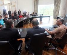 A governadora Cida Borghetti recebeu nesta segunda-feira (26) motoristas e representantes de aplicativos de transporte para discutir a segurança dos profissionais. No encontro, no Palácio Iguaçu, em Curitiba, ela ouviu as principais demandas da categoria.  -   Curitiba, 26 11 2018  -  Foto: Orlando Kissner/ANPr