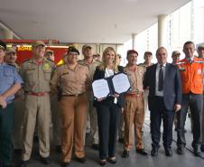 A governadora Cida Borghetti assinou nesta segunda-feira (3) decreto que regulamenta no Paraná a atuação fiscalizatória do Corpo de Bombeiros.Curitiba, 03/12/2018Foto: SESP